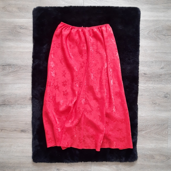 Red Skirt 🌹 - Picture 1 of 10